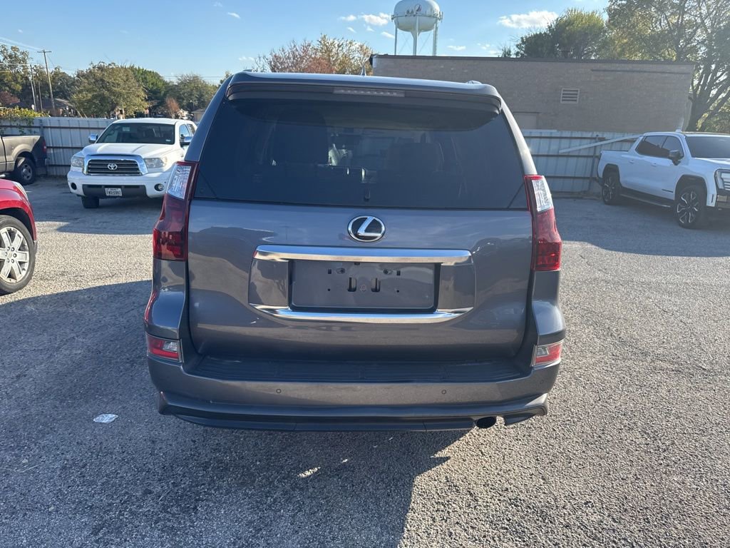 2021 Lexus GX Luxury photo 3