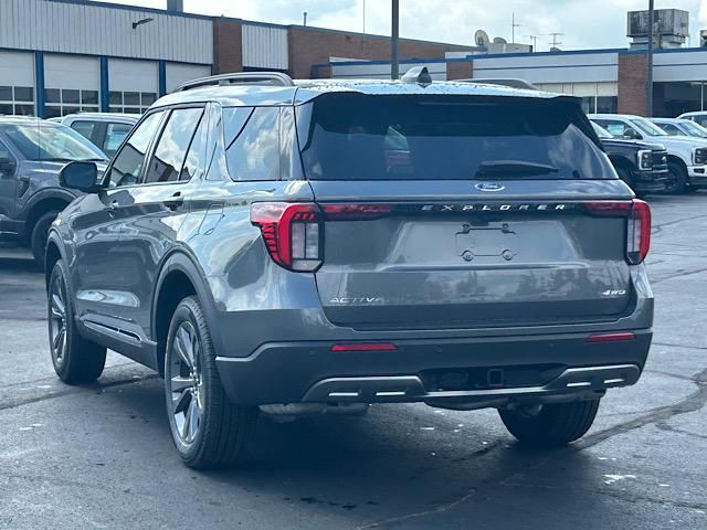 2025 Ford Explorer photo 10