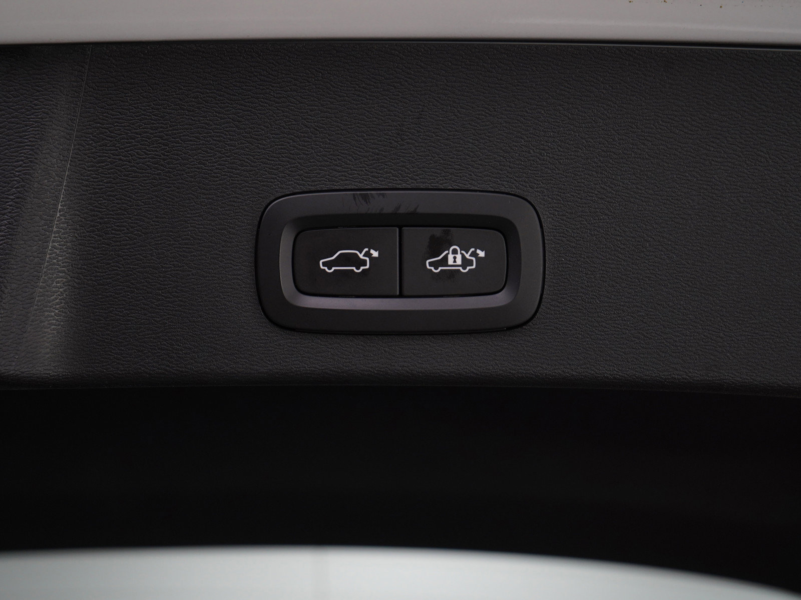 2019 Volvo XC40 R-Design photo 9