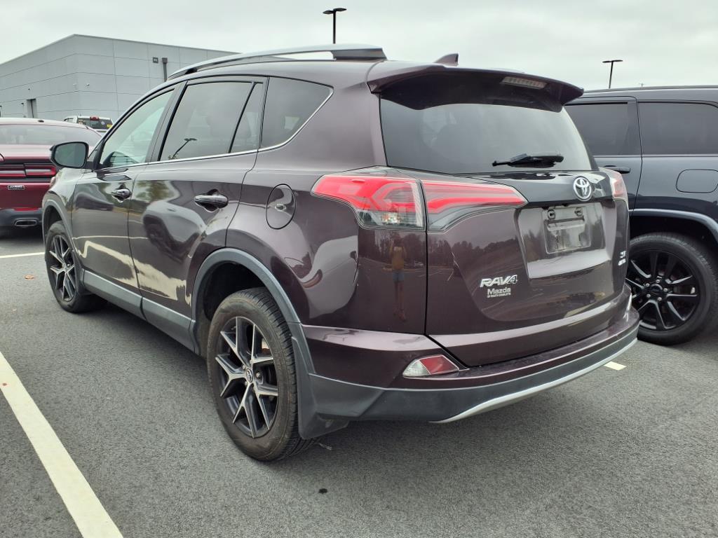 2017 Toyota RAV4 SE photo 4