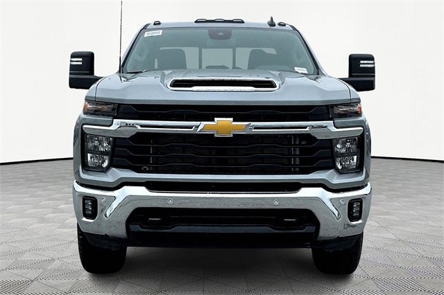 2025 Chevrolet Silverado LT photo 2