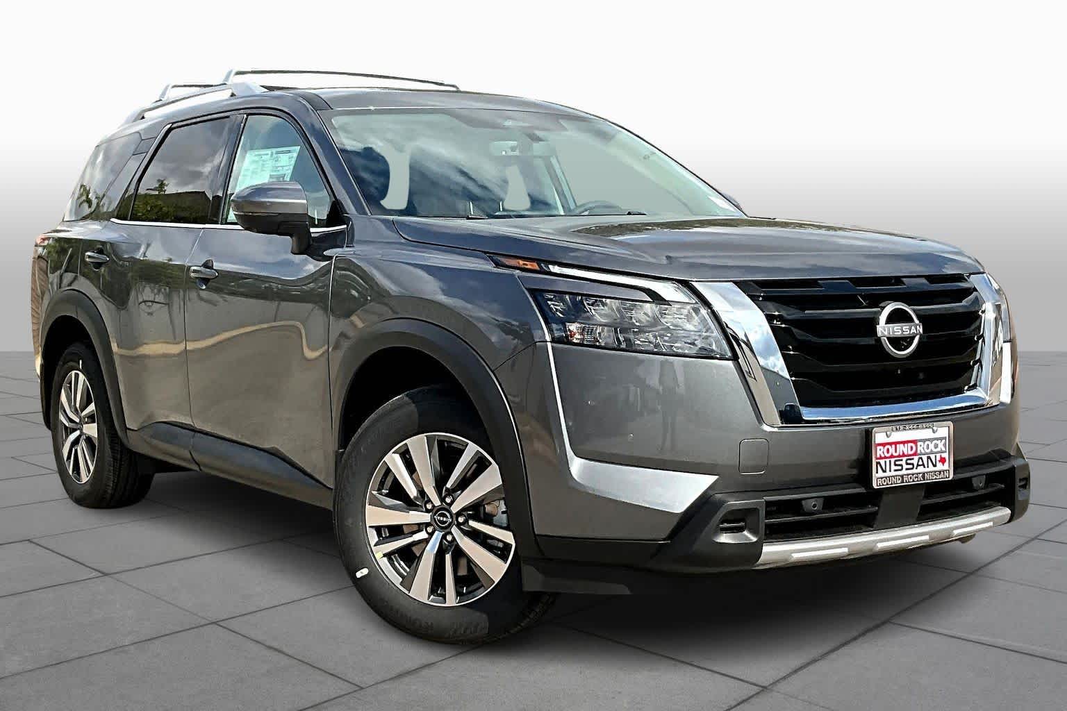 2025 Nissan Pathfinder SL photo 2
