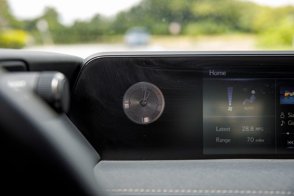 2019 Lexus UX 200 photo 17