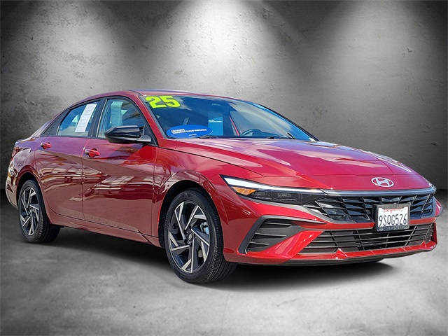 2025 Hyundai Elantra SEL Sport photo 2