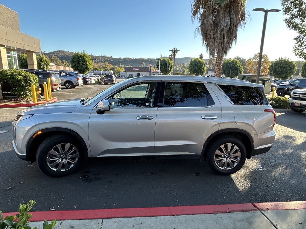 Used 2023 Silver Hyundai SEL image 4