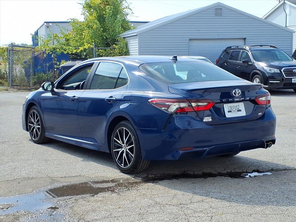 2023 Toyota Camry SE photo 3