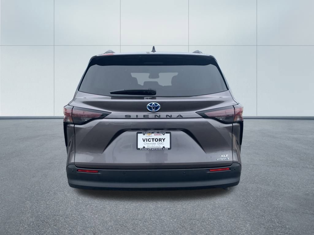 2024 Toyota Sienna XLE photo 4