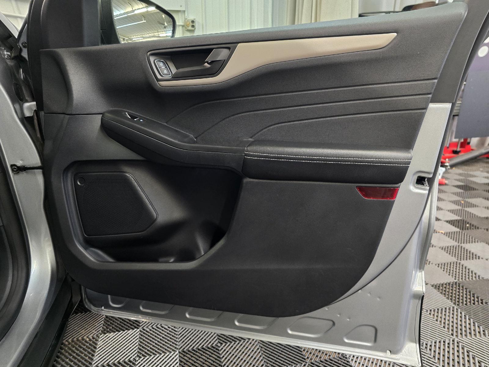 2022 Ford Escape SE photo 25