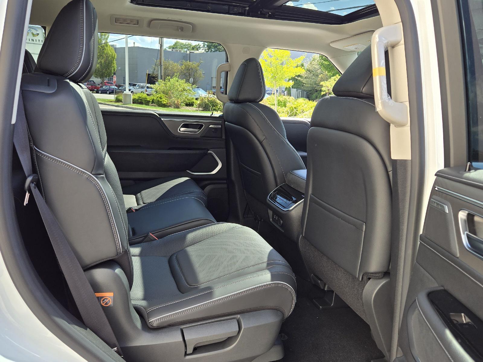 2026 Infiniti QX80 Luxe photo 17