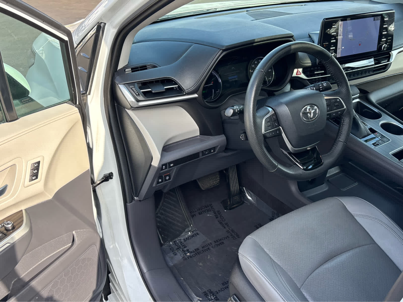 2022 Toyota Sienna Limited photo 10