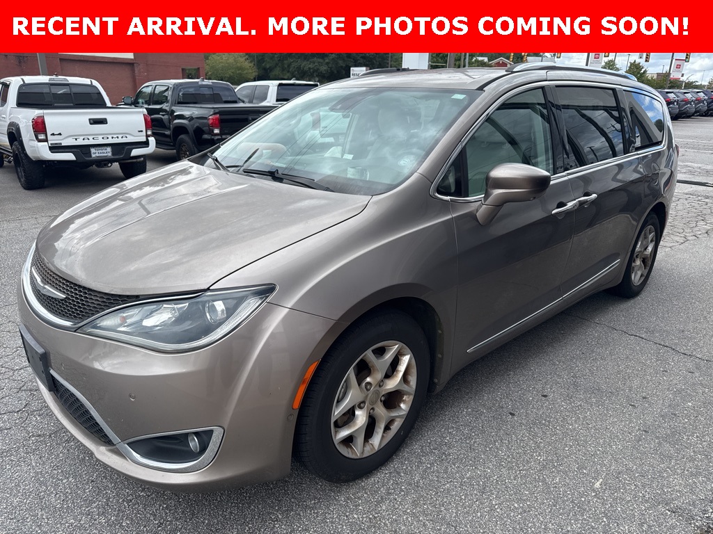 2017 Chrysler Pacifica Touring Plus photo 2
