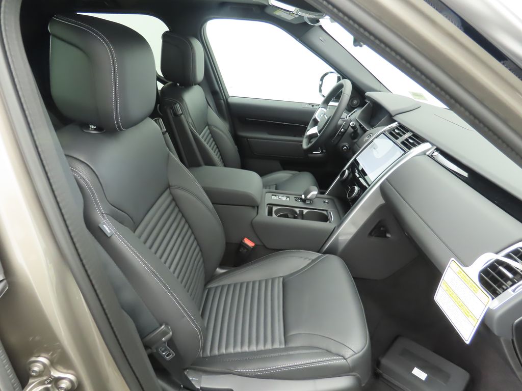 2025 Land Rover Discovery S photo 20