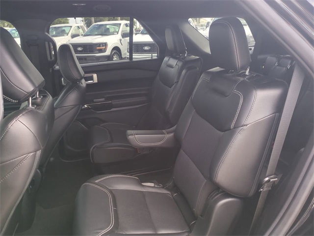 2022 Ford Explorer ST photo 4