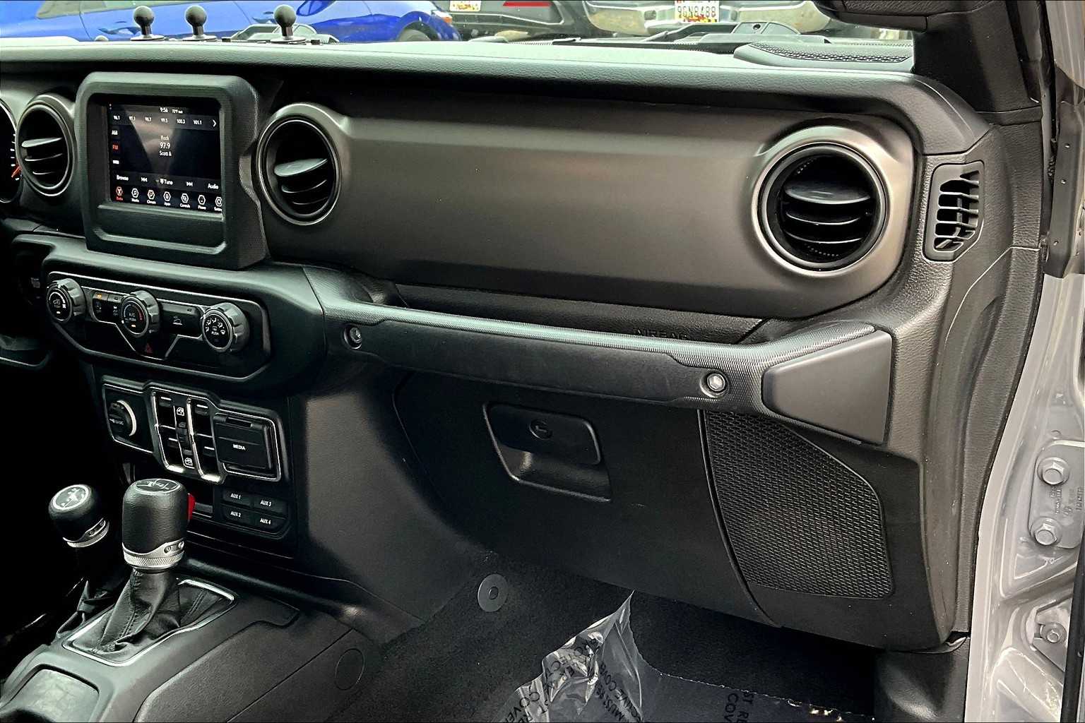 2021 Jeep Gladiator Willys photo 18