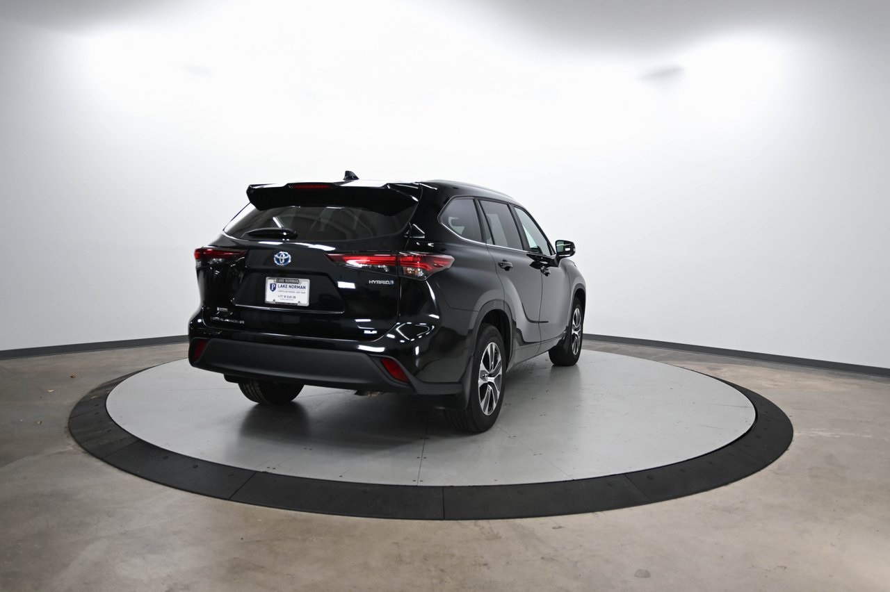 2024 Toyota Highlander Hybrid XLE photo 3