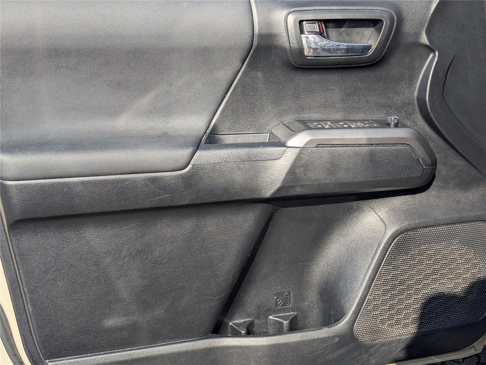 2019 Toyota Tacoma SR photo 14