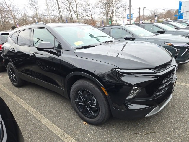 2025 Chevrolet Blazer 2LT photo 2