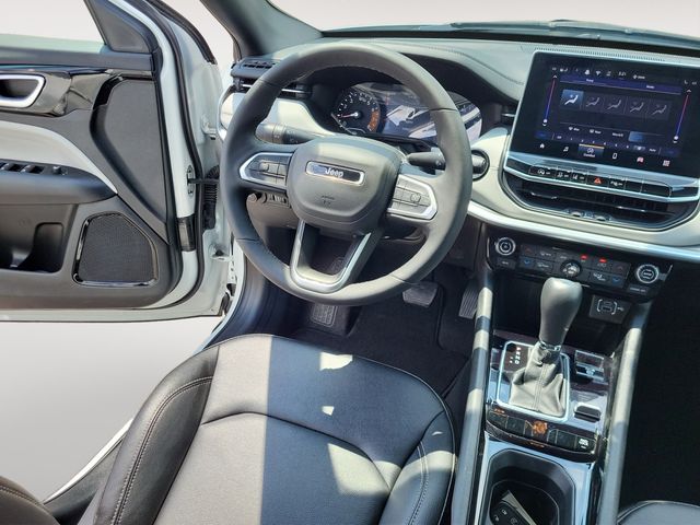 2025 Jeep Compass Limited photo 11