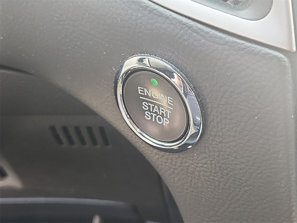 2020 Ford Edge SEL photo 22