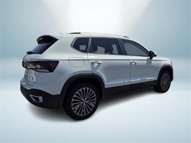 2025 Volkswagen Taos SE photo 3