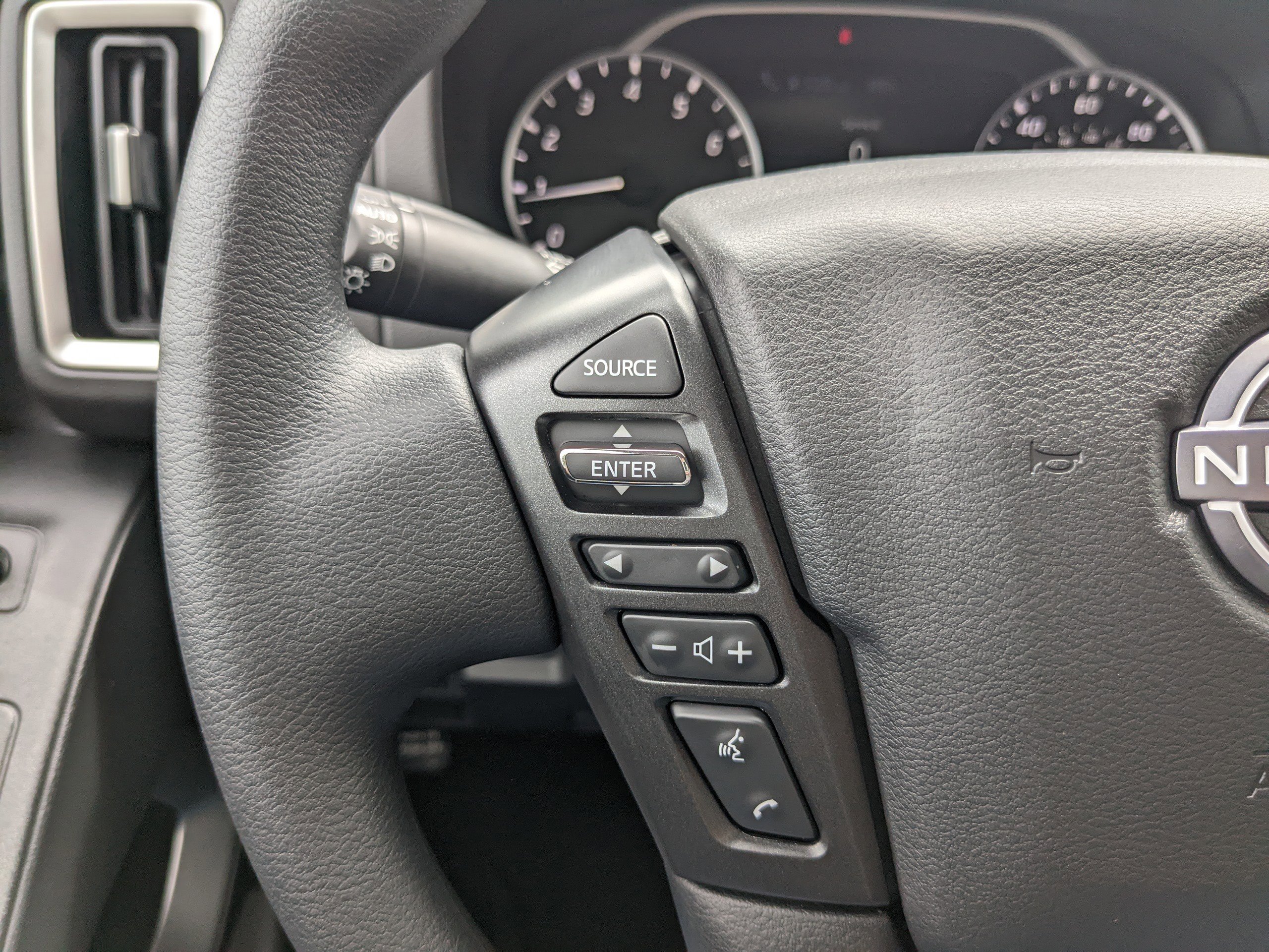 2025 Nissan Frontier SV photo 15