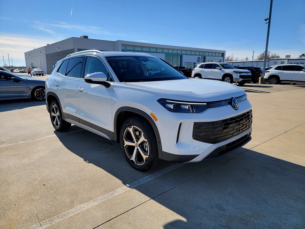 2026 Volkswagen Tiguan SE's photo