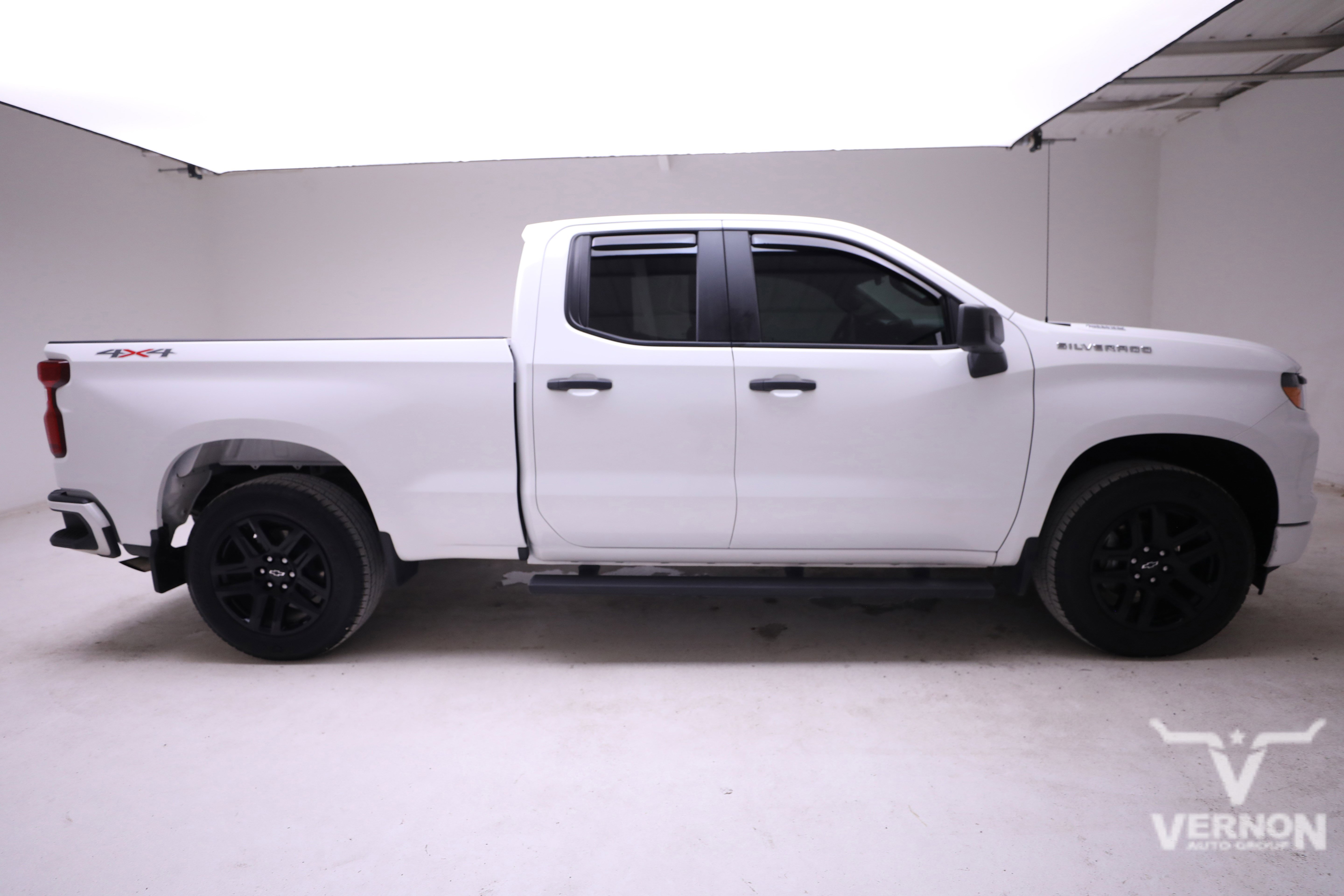 2025 Chevrolet Silverado 1500 Custom photo 4