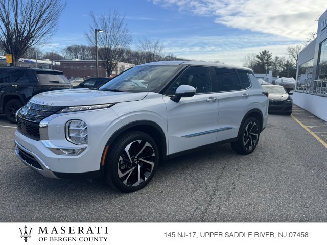 2023 Mitsubishi Outlander SE's photo