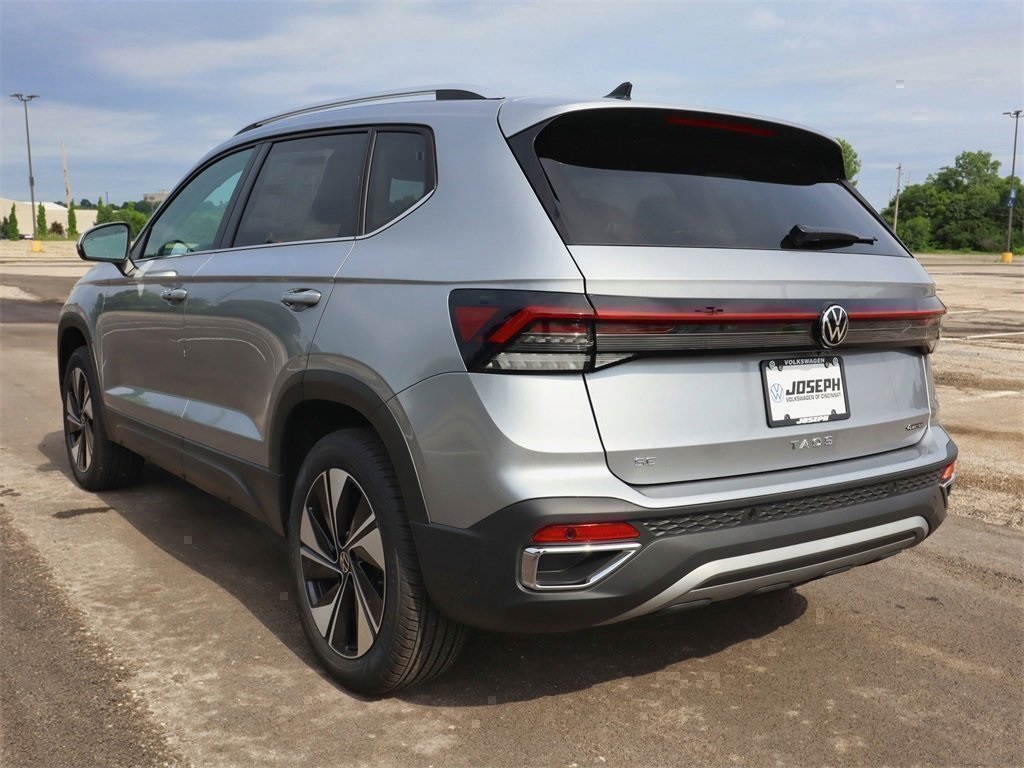 2025 Volkswagen Taos SE photo 3