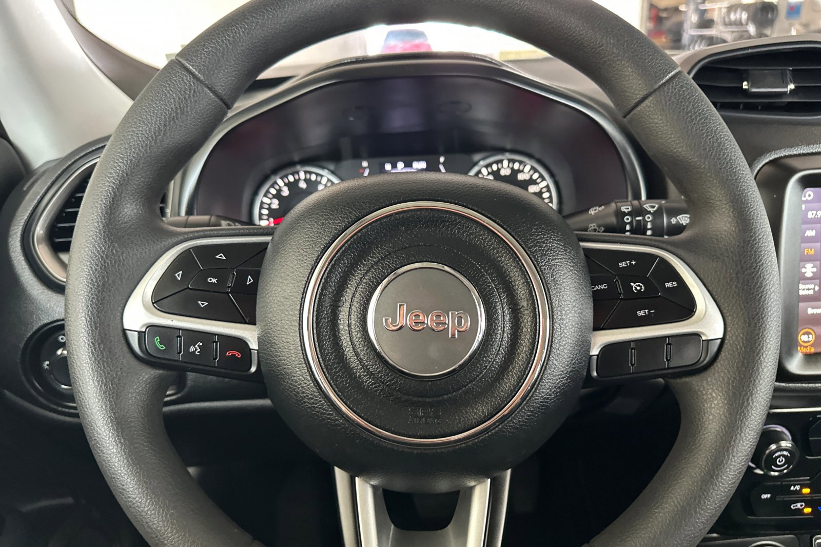2023 Jeep Renegade Latitude Upland photo 23