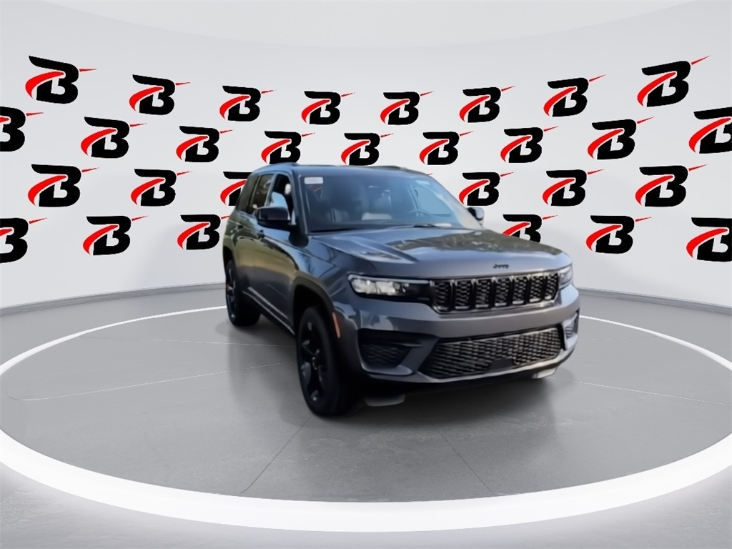 2025 Jeep Grand Cherokee Laredo Altitude photo 3