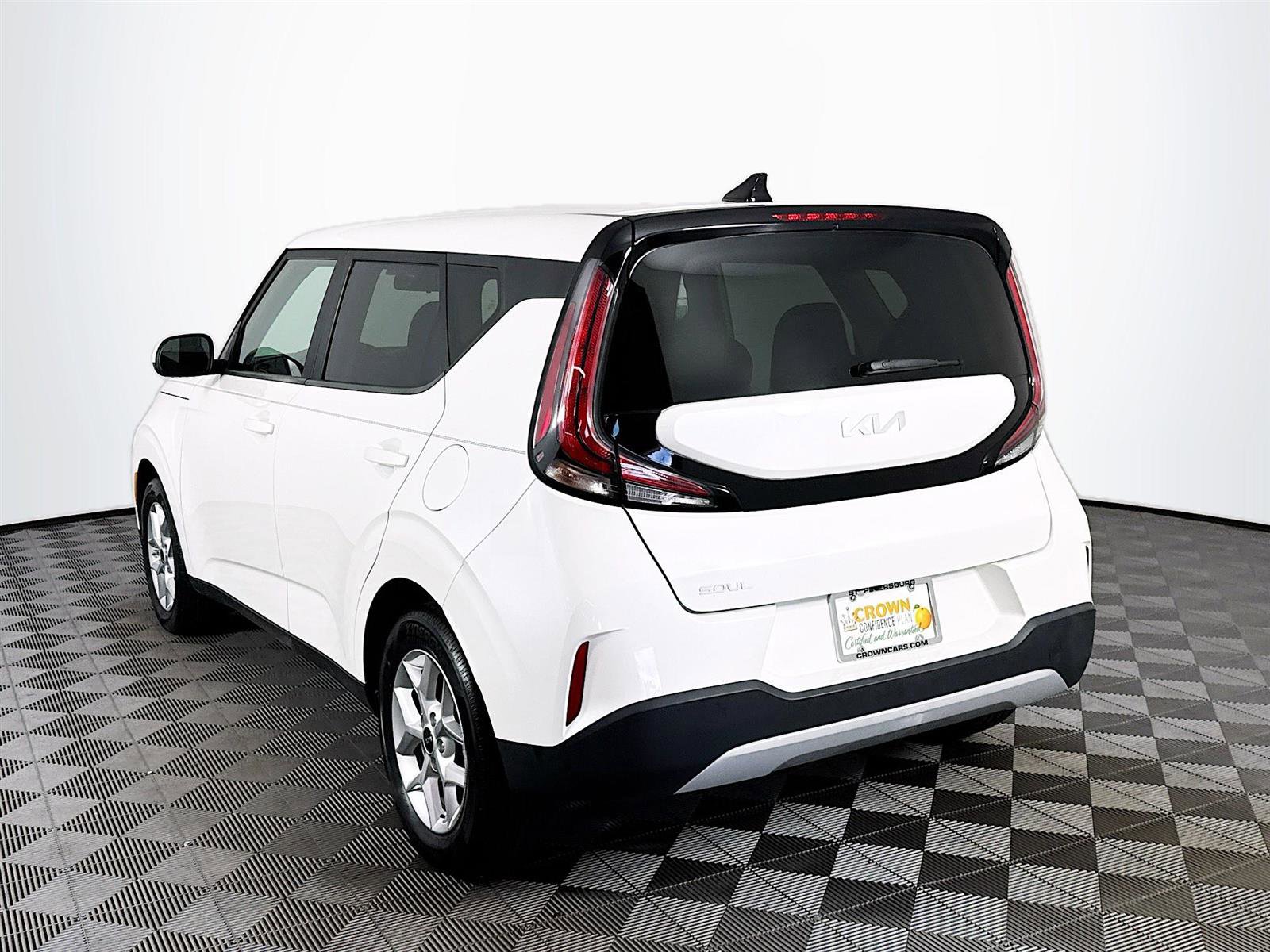 2023 Kia Soul LX photo 2