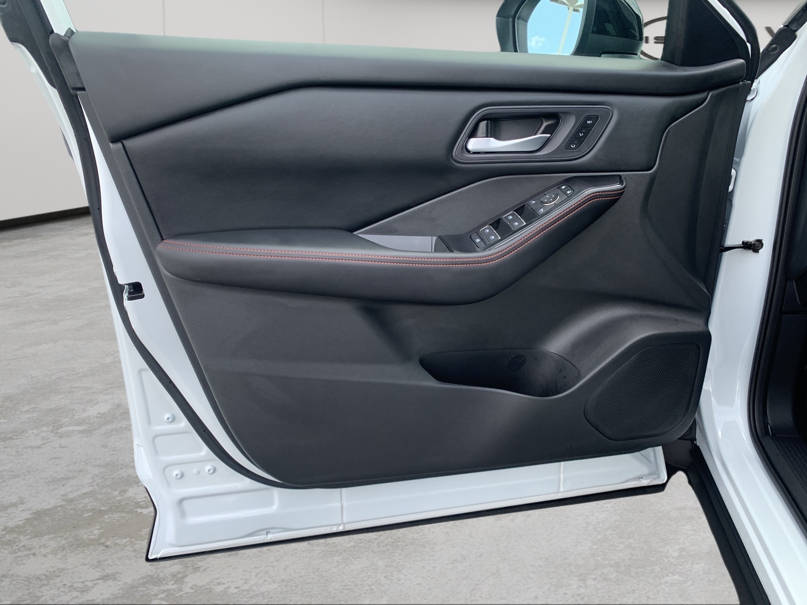 2026 Nissan Rogue SV photo 11