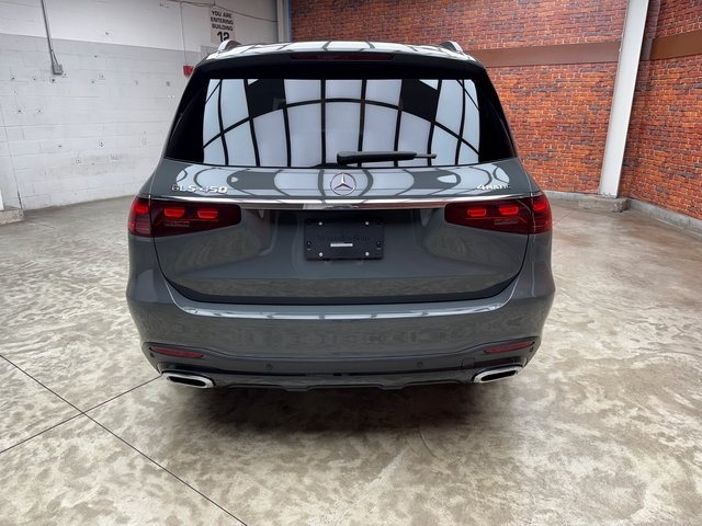 2026 Mercedes Benz GLS 450 4MATIC photo 3