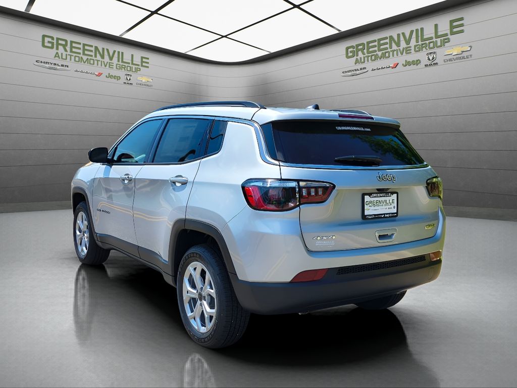 2025 Jeep Compass Latitude photo 2