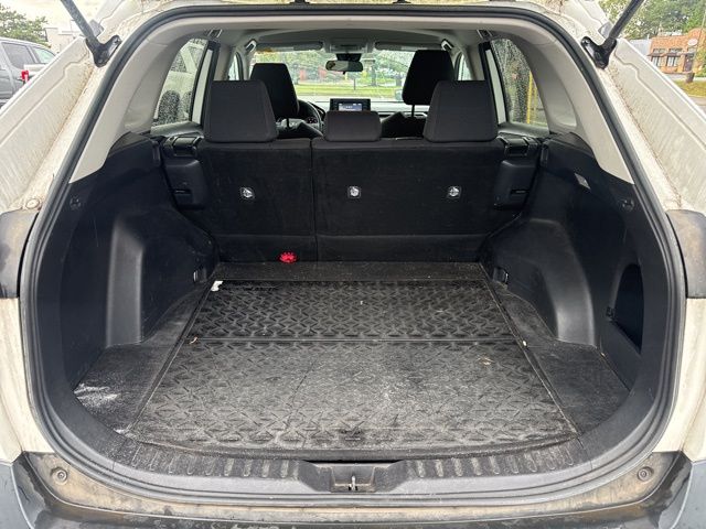 2019 Toyota RAV4 LE photo 5