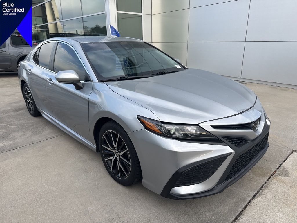 2022 Toyota Camry SE's photo