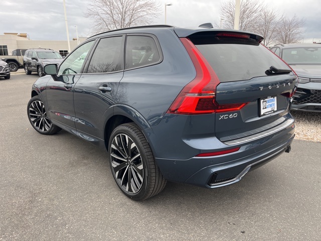 2026 Volvo XC60 B5 photo 2