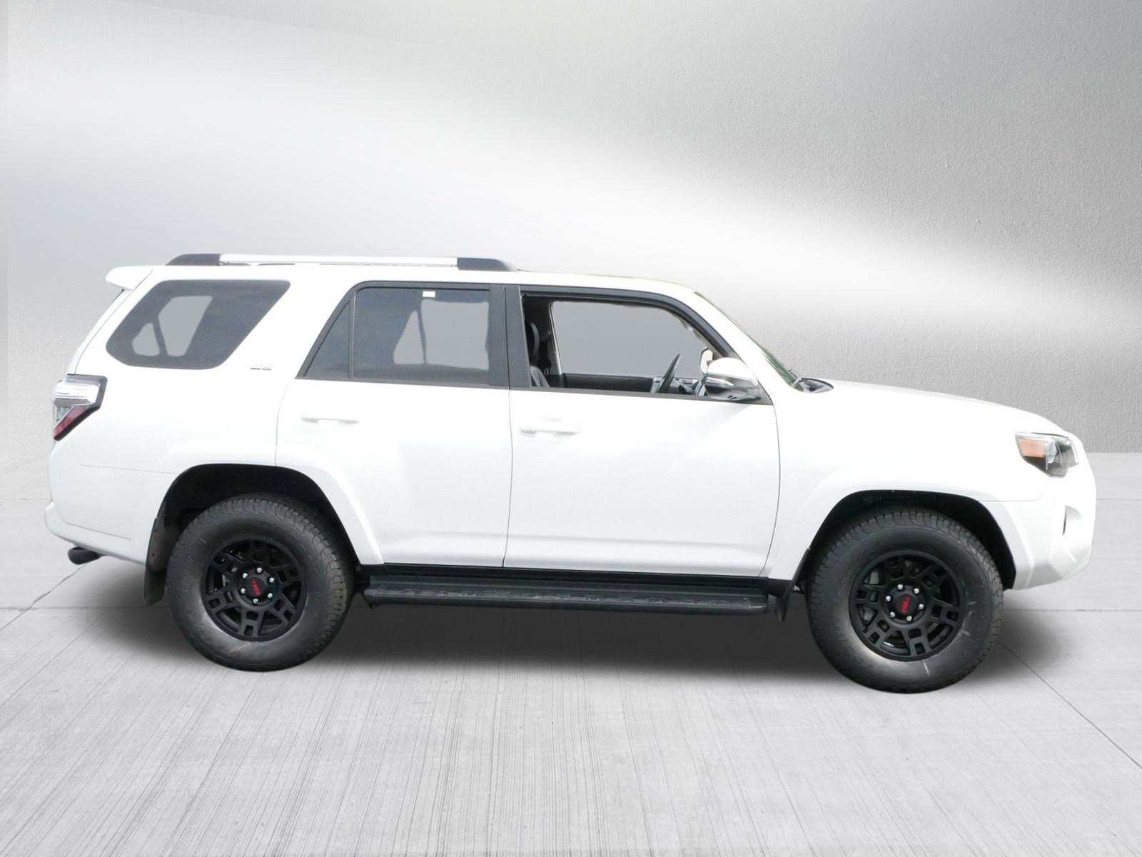 2024 Toyota 4Runner SR5 Premium photo 8