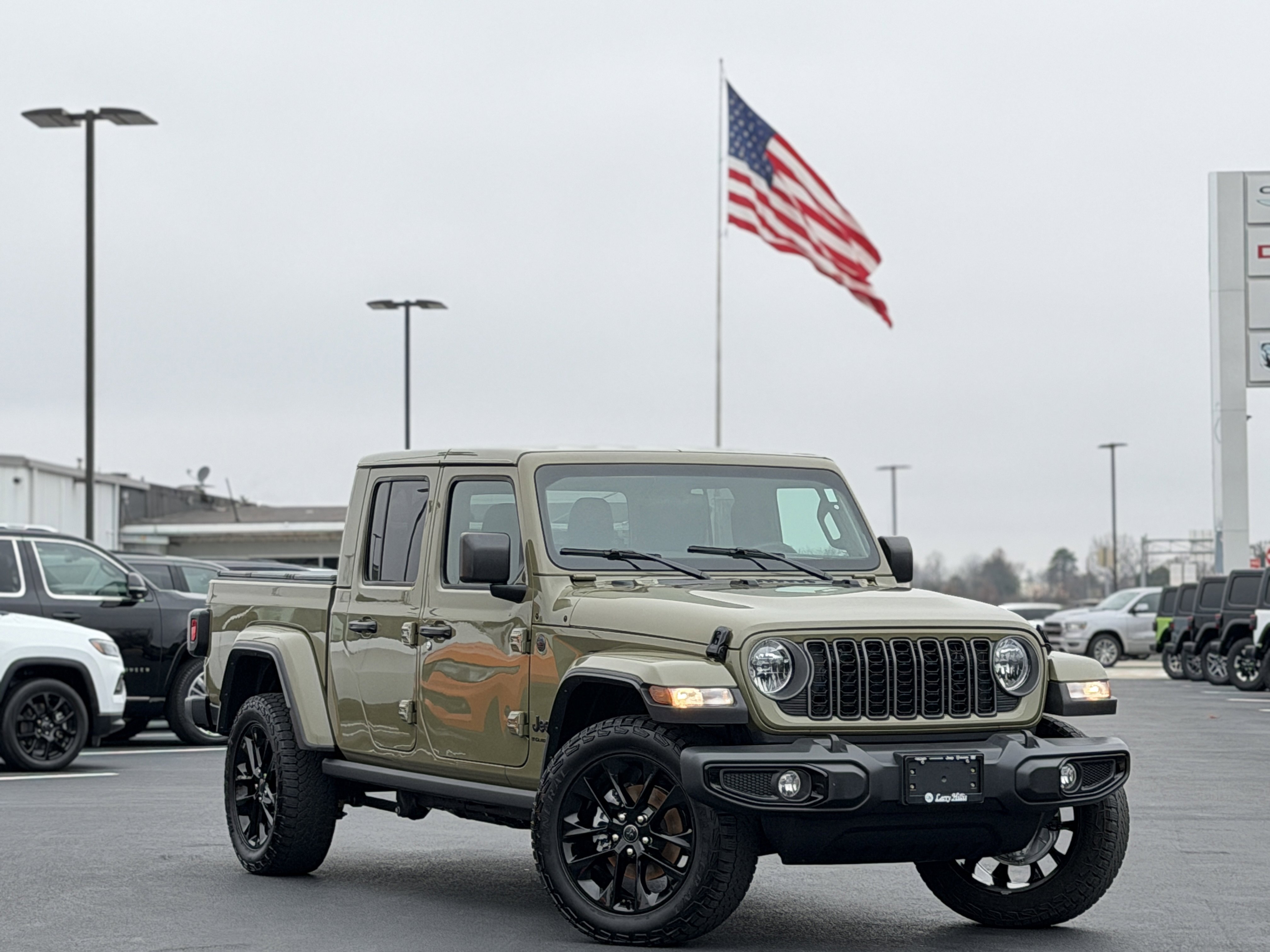 2025 Jeep Gladiator Nighthawk's photo