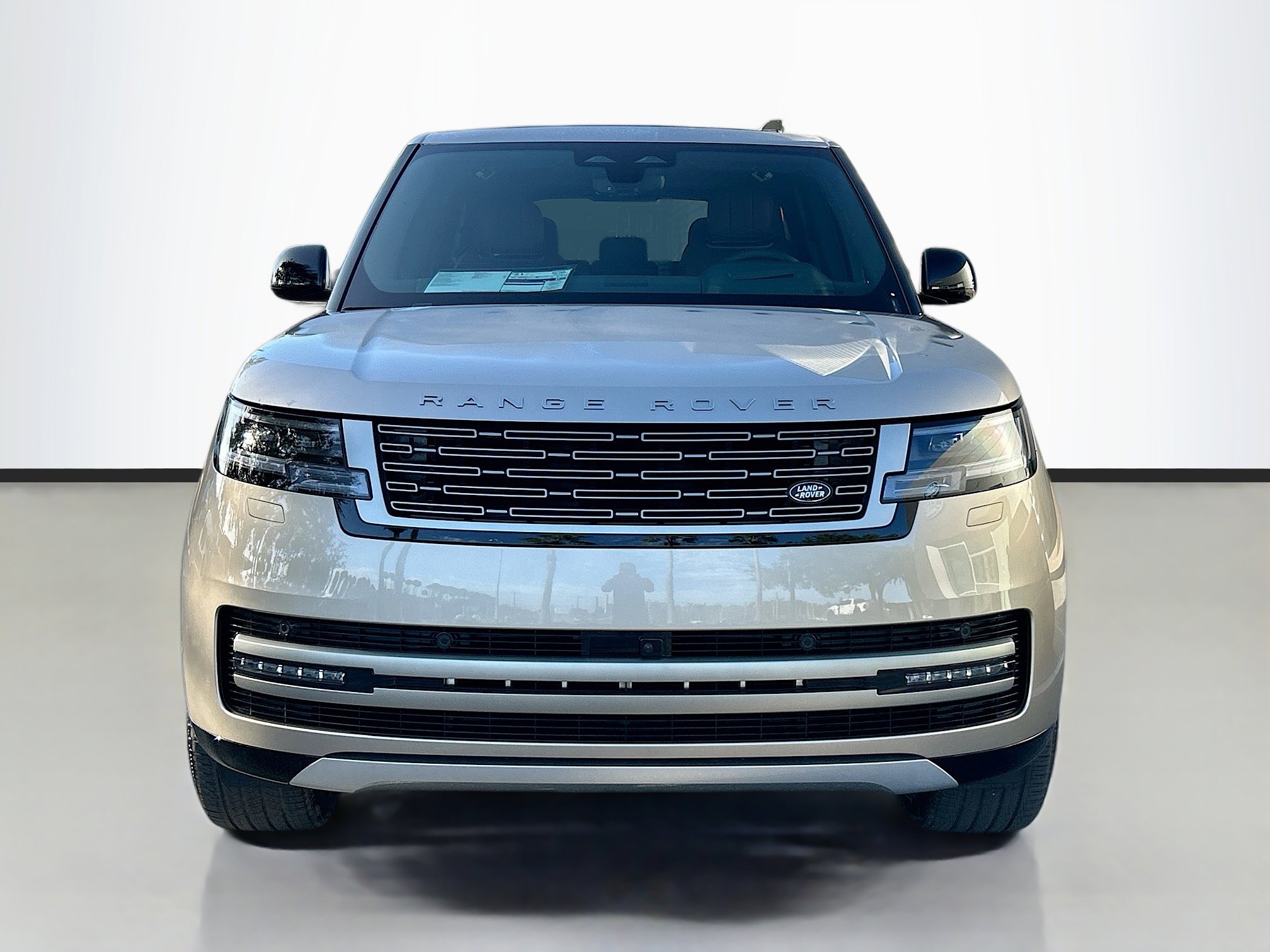 2025 Land Rover Range Rover SE photo 2