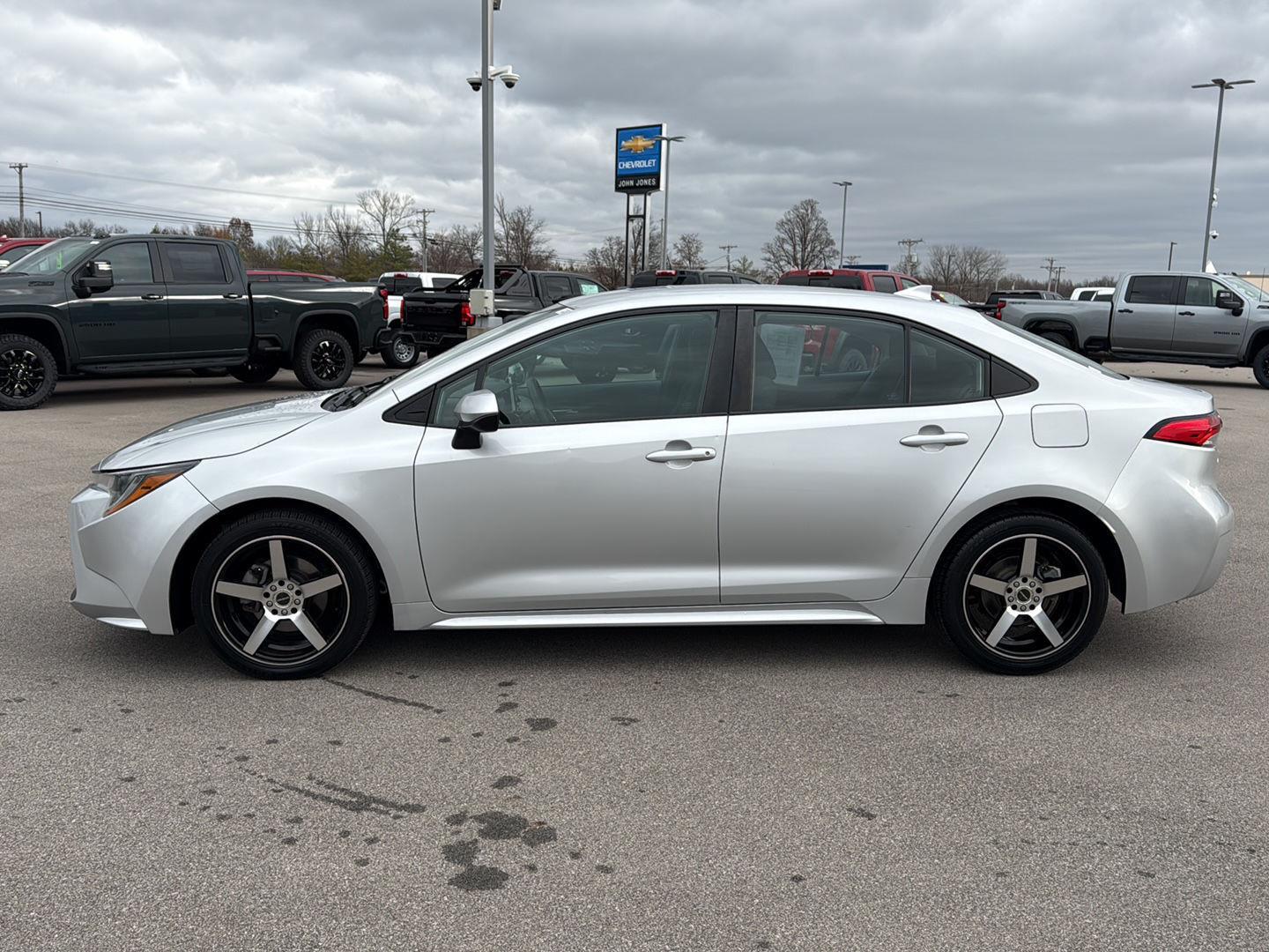 2020 Toyota Corolla LE photo 3