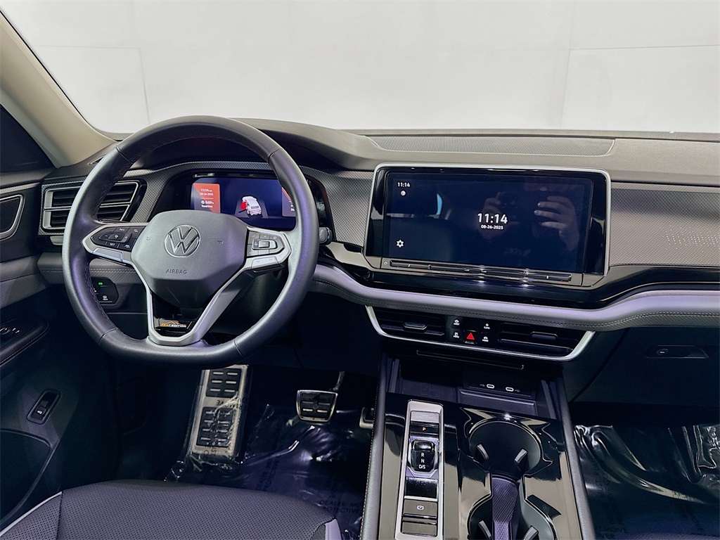 2024 Volkswagen Atlas Peak Edition SEL photo 8
