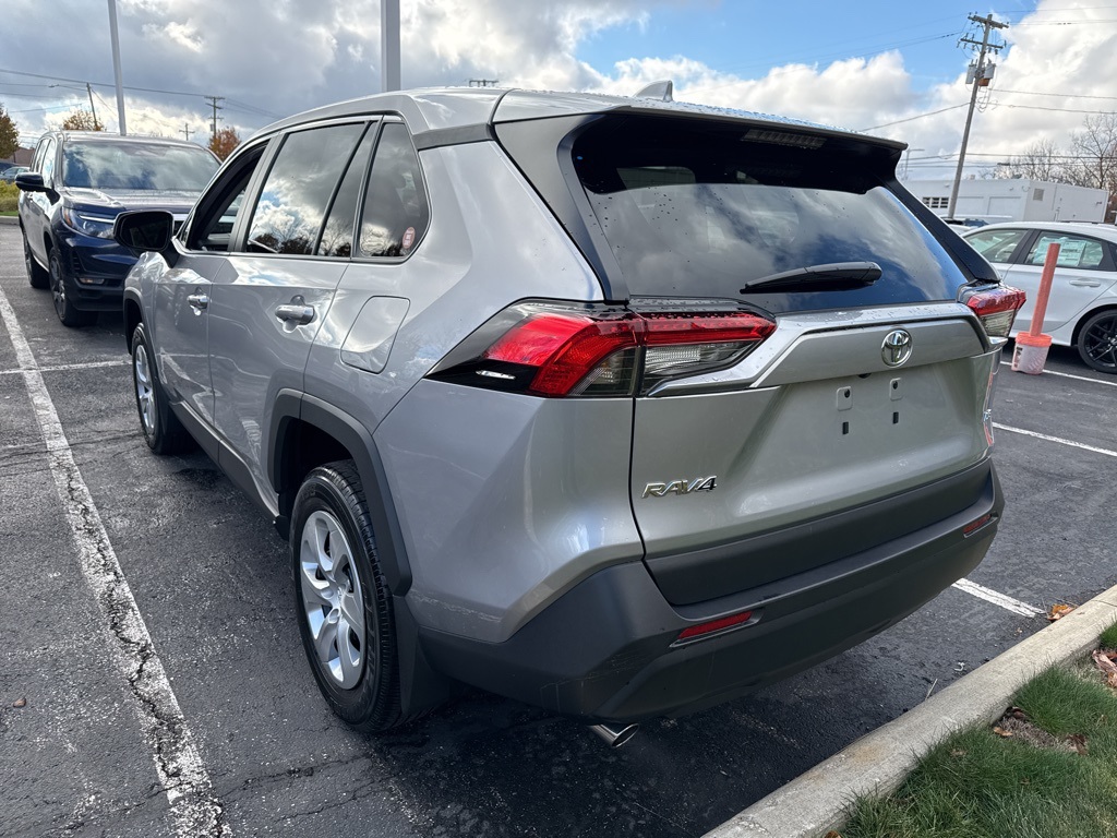2023 Toyota RAV4 LE photo 4