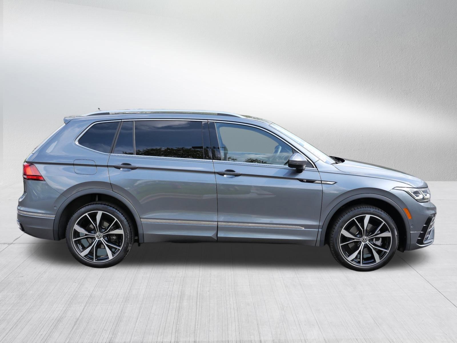 2022 Volkswagen Tiguan SEL Premium R-Line photo 8