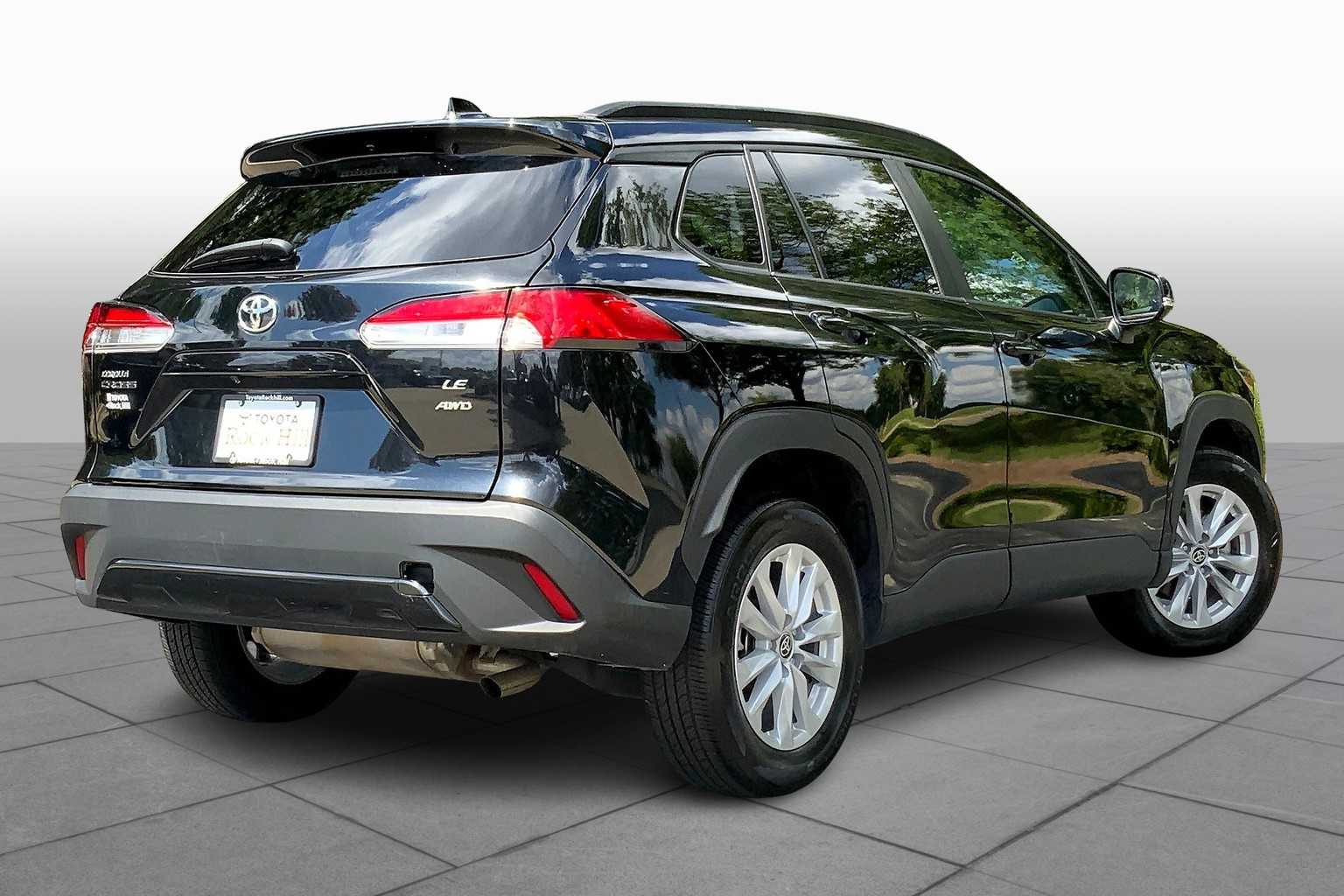 2022 Toyota Corolla Cross LE photo 12