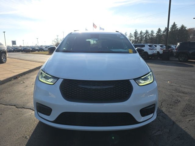 2026 Chrysler Pacifica Limited photo 2