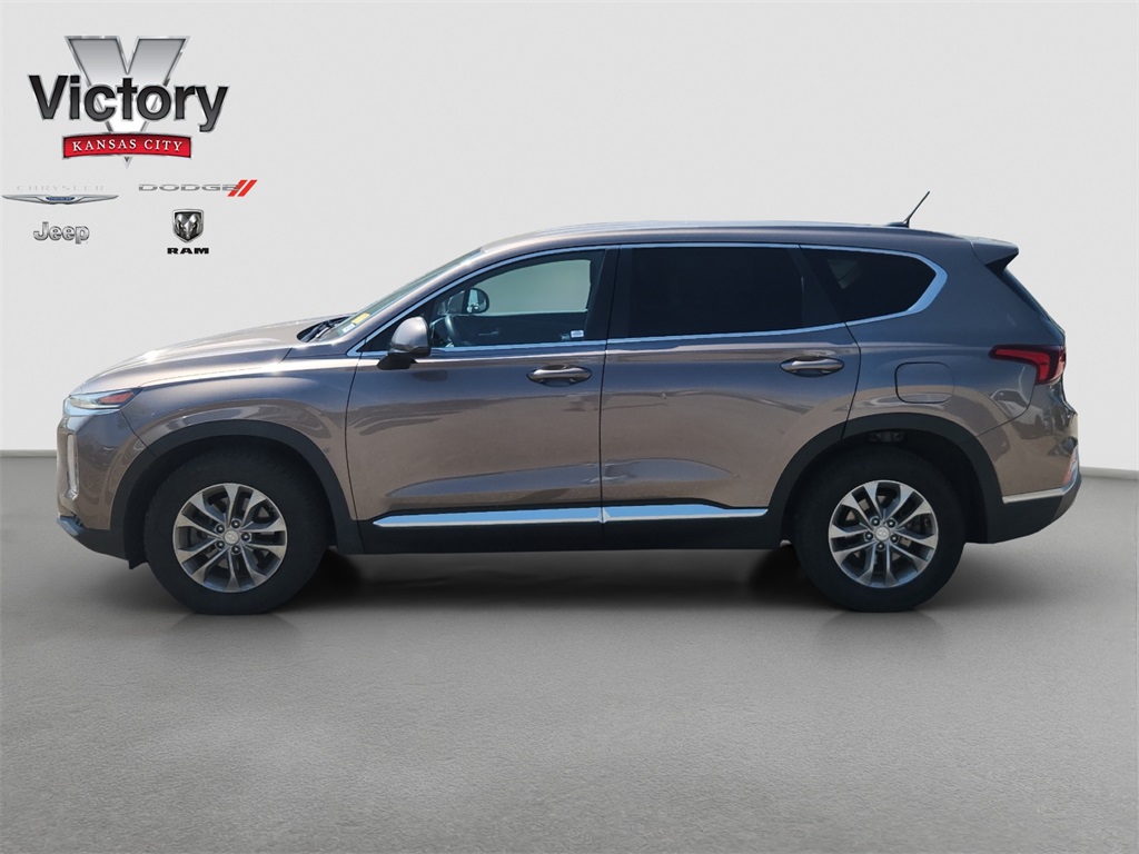 2019 Hyundai Santa Fe SE photo 3