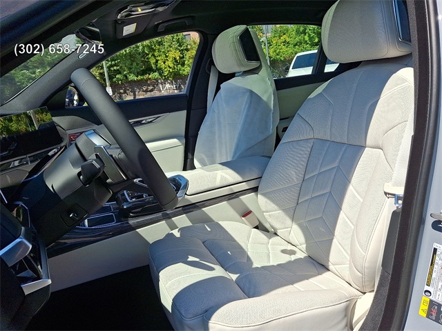2026 Bmw 750e photo 11