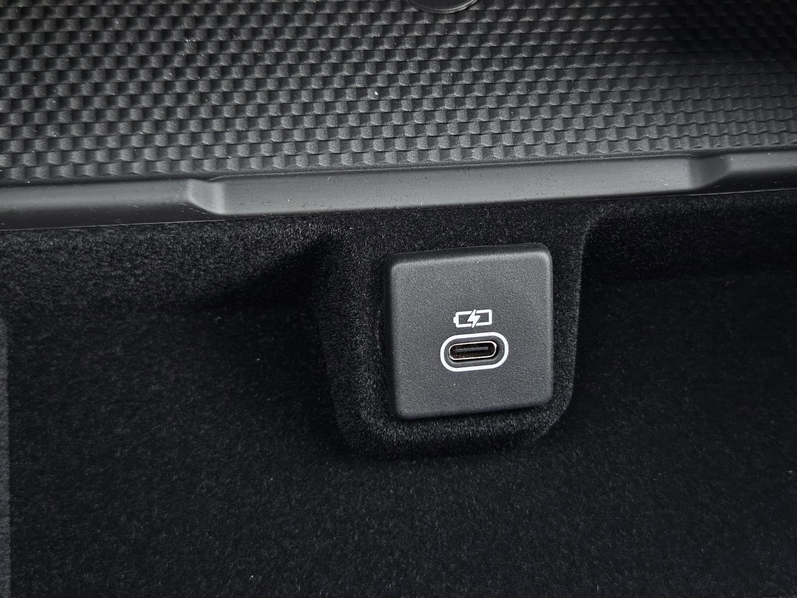 2025 Land Rover Range Rover SE photo 18